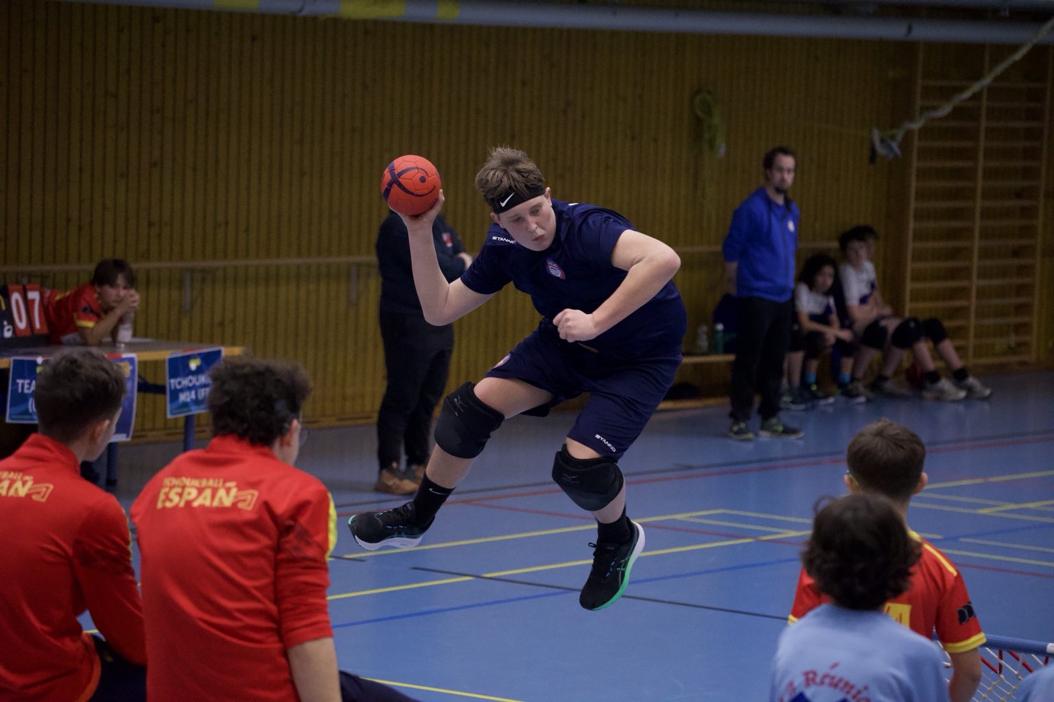 Tchoukball match action